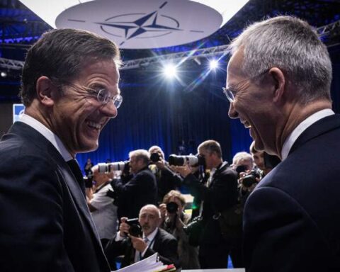 Rutte na maandenlang gesteggel officieel benoemd tot NAVO-chef