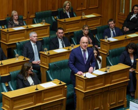 Premier Nieuw-Zeeland door het stof in misbruikzaak, regering maakt excuses
