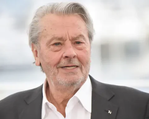 Familie negeert laatste wens Alain Delon: acteur wordt niet met hond begraven