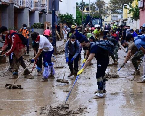 Regen in Spanje houdt aan terwijl meer militairen naar vermisten zoeken