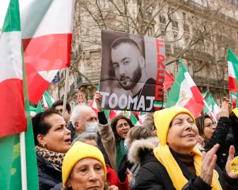 Iraanse rapper Toomaj Salehi vrijgelaten na vernietiging doodvonnis