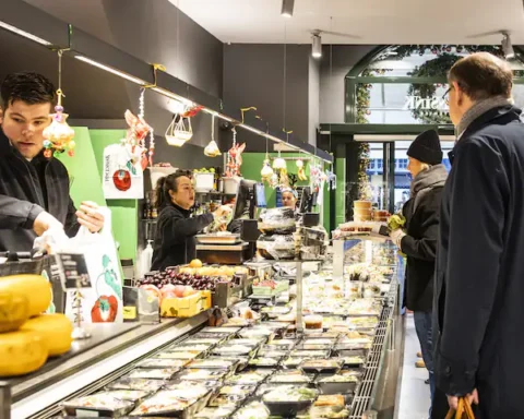 Minder pinbetalingen in aanloop naar Kerst, bedrag per betaling wel hoger