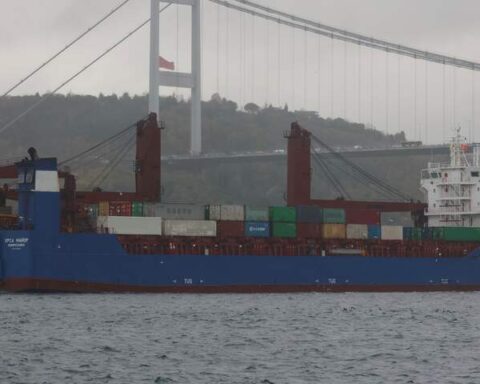 Russisch vrachtschip zinkt in Middellandse Zee na explosie, twee vermisten