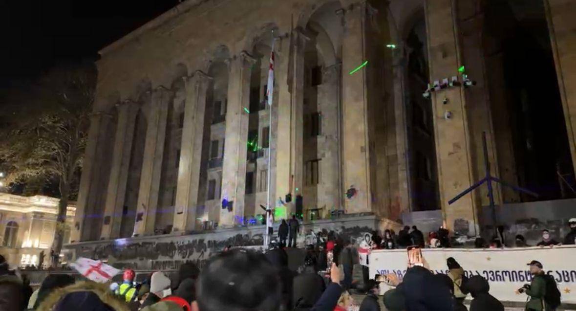 De situatie rond Bidzina Ivanishvili veroorzaakt ernstige publieke verontwaardiging in Georgië.