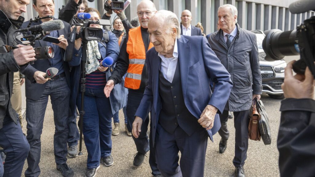 Blatter en Platini vrijgesproken van corruptie door Zwitserse rechtbank