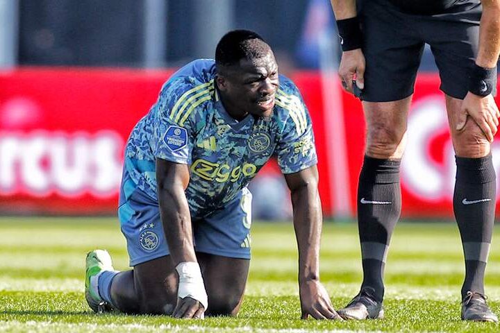 Brobbey traint mee bij Ajax en lijkt fit voor EL-duel met Eintracht Frankfurt