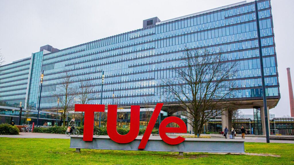 Buitenlandse studenten blijven vaker in Nederland