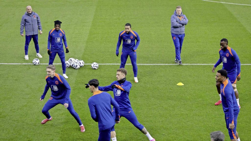 Justin Kluivert en Jan Paul van Hecke in basis Nederlands elftal tegen het ijzersterke Spanje
