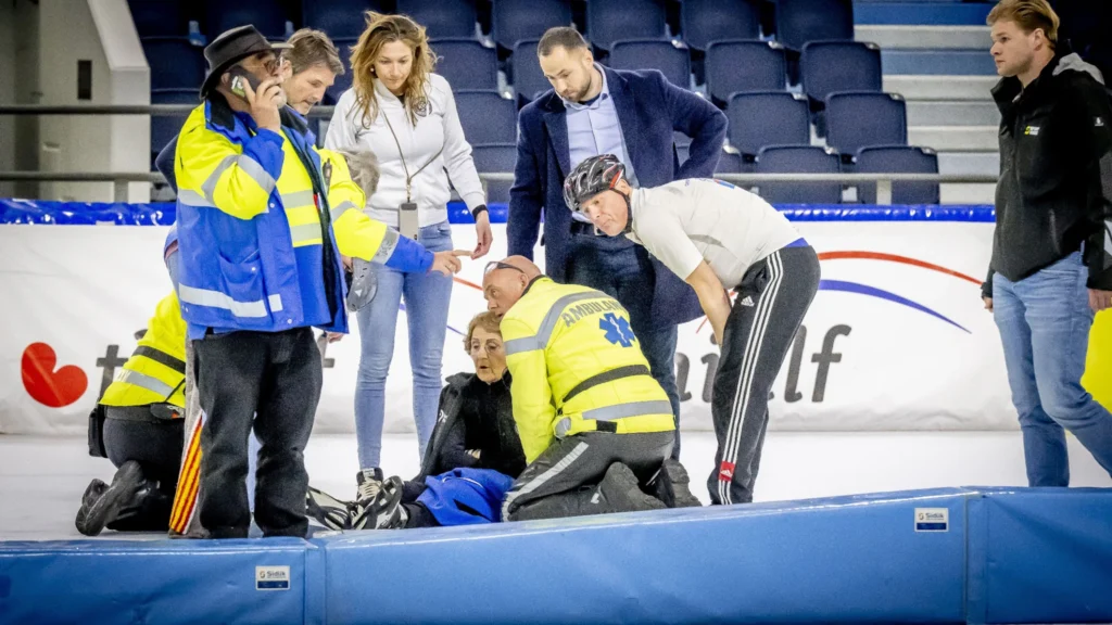 Prinses Margriet (82) gevallen tijdens schaatsevenement en naar ziekenhuis gebracht