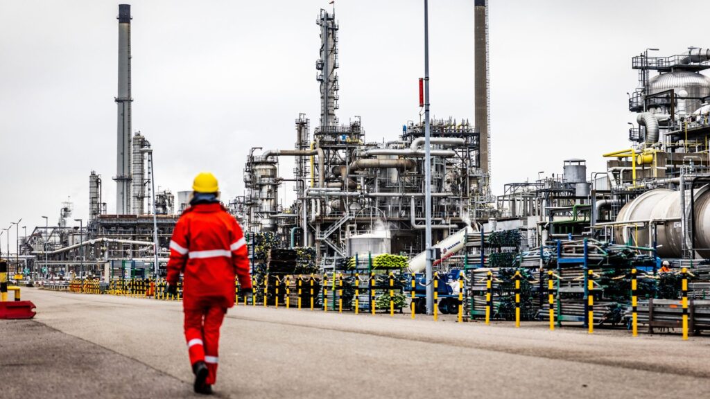 Shell kijkt naar gedeeltelijke sluiting van chemie-onderdelen