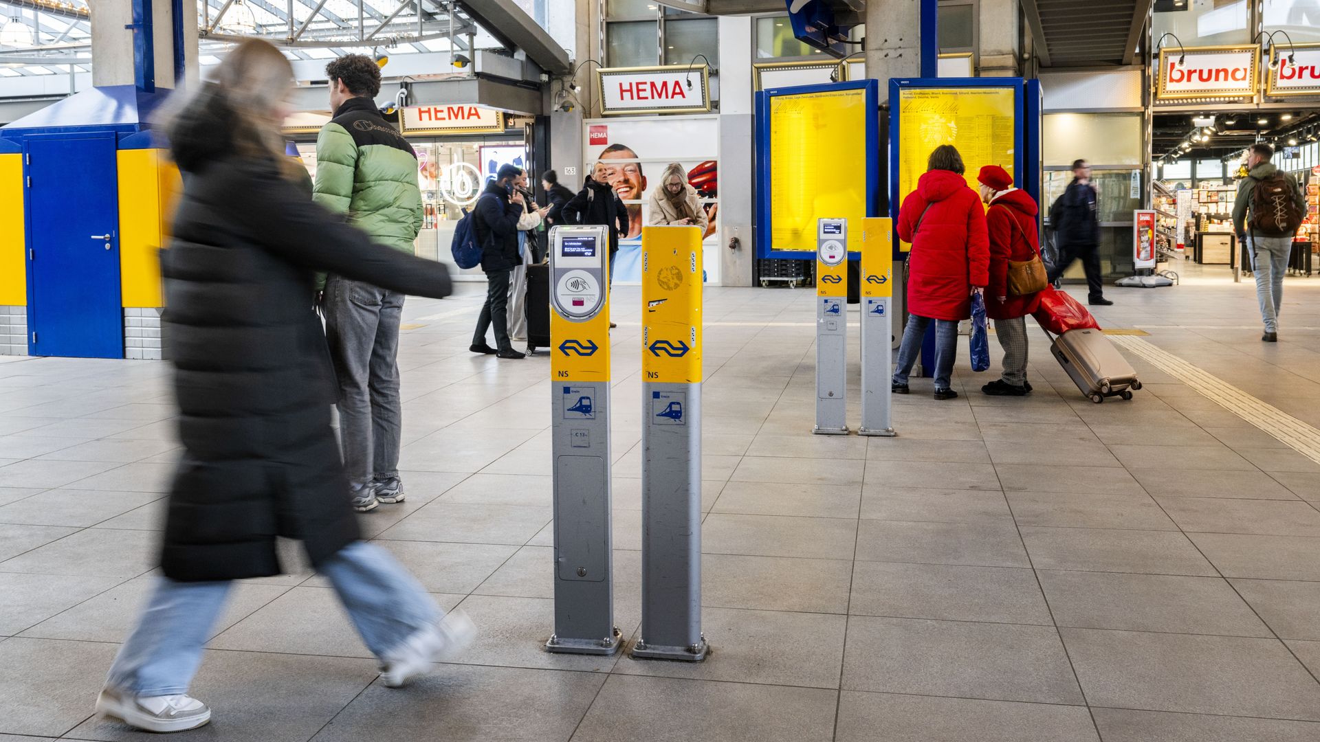 Kabinet onderzoekt ov-pas voor minima, branche kritisch: 'Meer nodig voor behoud ov'