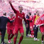 Liverpool wint kampioensduel met 5-1, Slot eerste Nederlandse coach met Premier League-titel