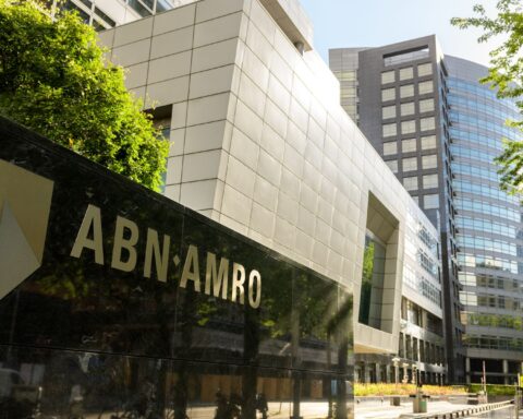 Na ING verlaagt nu ook ABN Amro de spaarrente