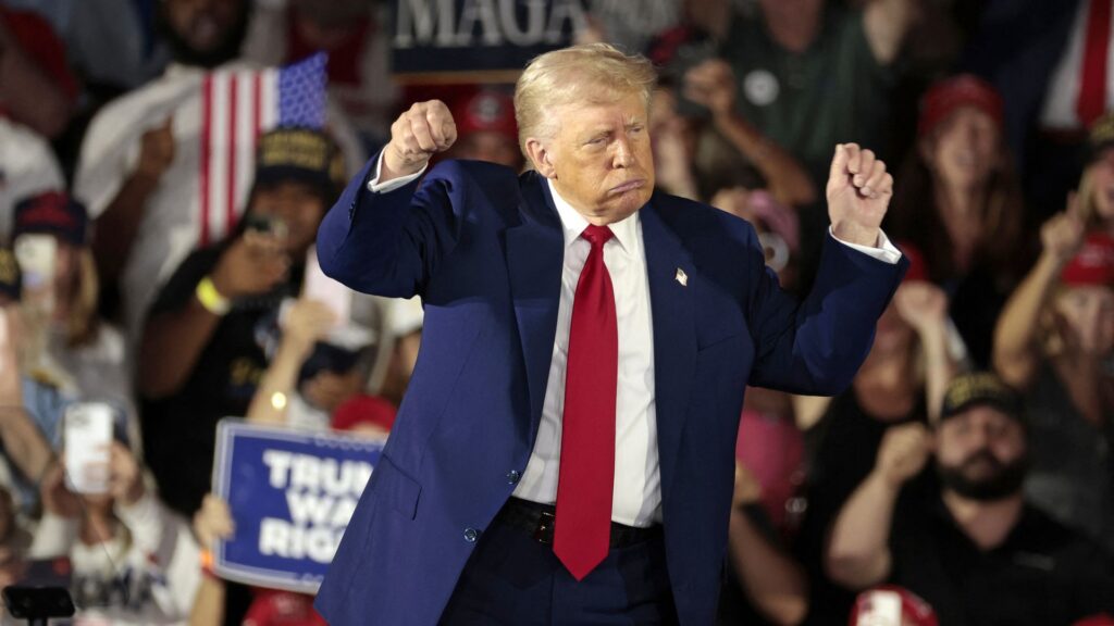 Trump viert in Michigan 100 dagen Trump en claimt successen