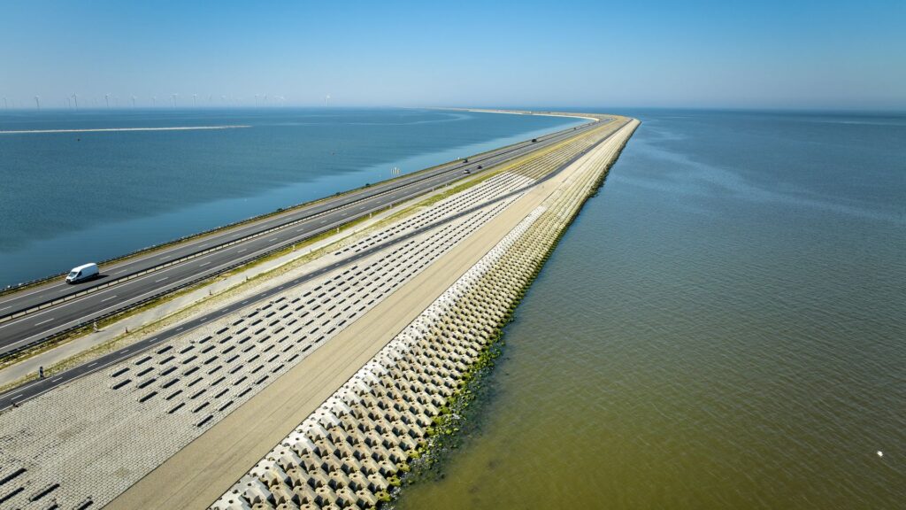 Vanaf vandaag weer 130 op drie trajecten, waaronder Afsluitdijk