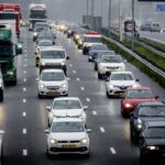 Al vroeg lange file op A1 door omrijders afsluiting A12