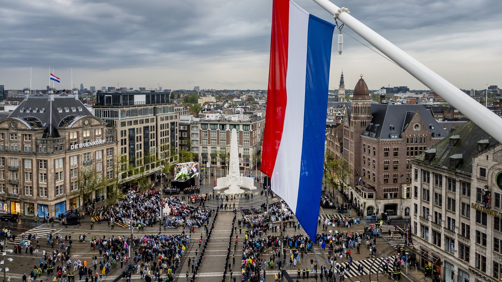 Alternatieve herdenking betwist maar 4 mei gaat voor velen niet per se over Nederland