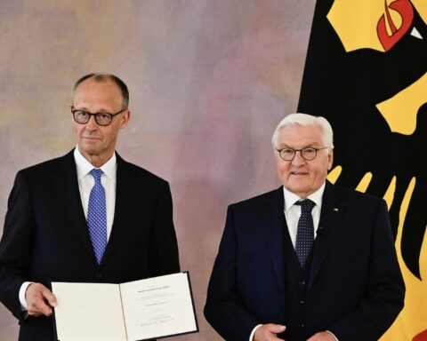 Beschadigde Merz begint als kanselier met grote opgaven