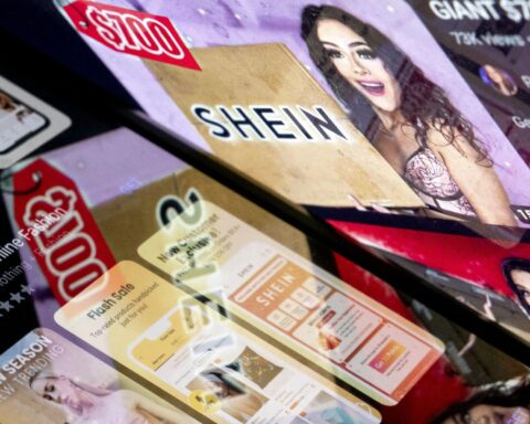 Chinese webshop Shein moet stoppen met nep-kortingen en aftelklokken