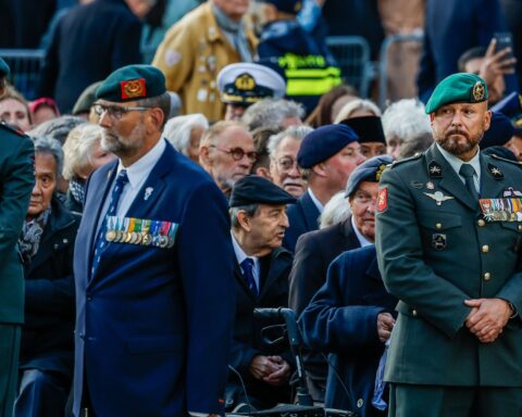 Demonstranten 5 mei doen aangifte tegen officier Marco Kroon voor mishandeling