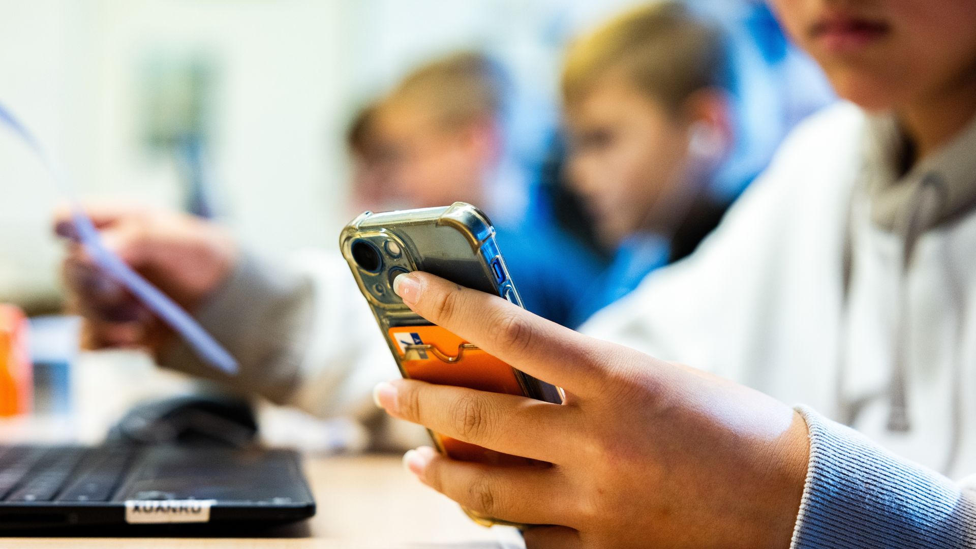 'Effecten gebruik smartphones onder kinderen zijn groot op fysiek en mentaal vlak'