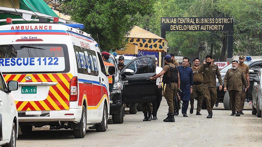 India voert aanvallen uit op Pakistan, 'tientallen doden bij strijd in grensgebied'