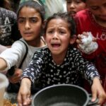 Israël laat al twee maanden niks binnen in Gaza: 'Kinderen zoeken eten in afval'