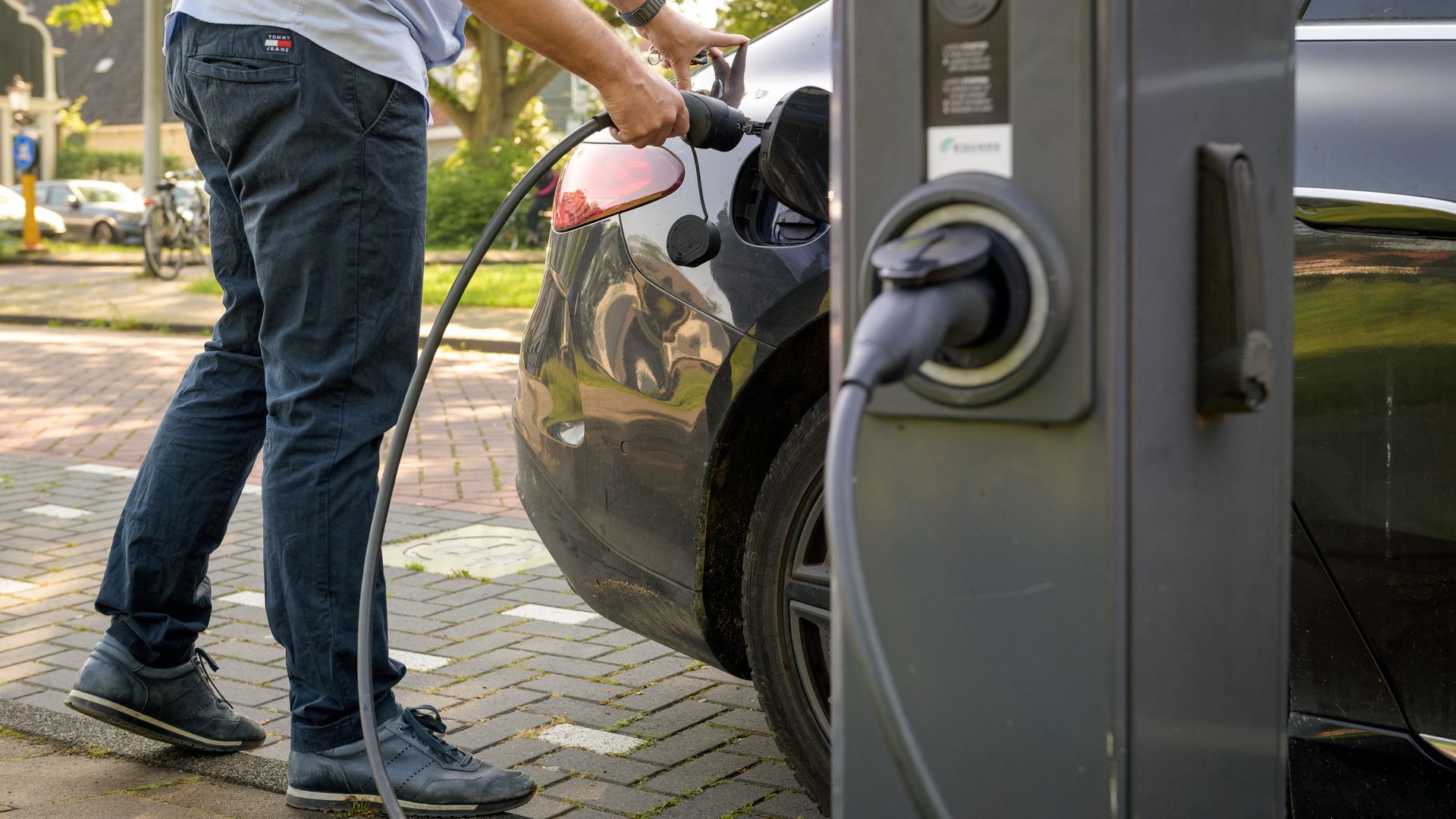 Miljoen Nederlanders hebben stekkerauto, vanwege subsidies en meer modellen