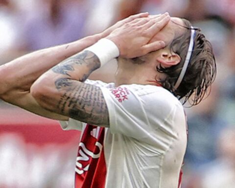 Ontluisterend Ajax gaat af tegen NEC en voelt opeens hete adem PSV in titelstrijd