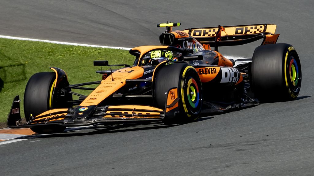 Piastri en Norris testen oude McLaren in Zandvoort: 'Data goed te vergelijken'