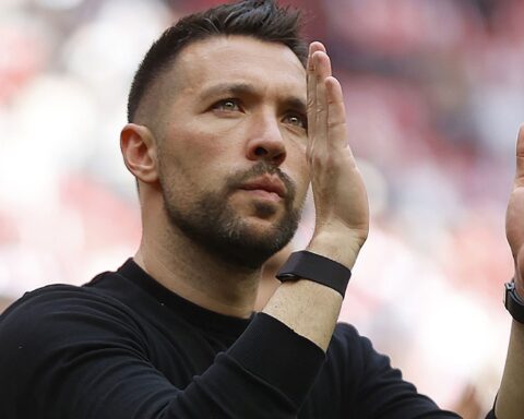 Trainer Farioli verlaat Ajax na één seizoen na verschil van inzicht met directie