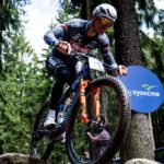 Van der Poel breekt rentree op mountainbike voortijdig af na twee snelle valpartijen