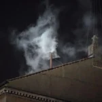 Witte rook in het Vaticaan: kardinalen hebben nieuwe paus gekozen