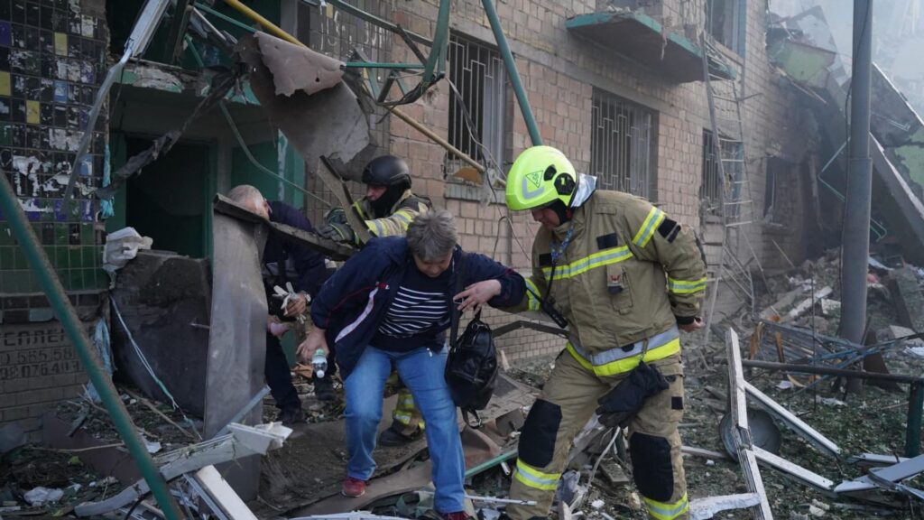 Doden bij Russische aanval op Kyiv, honderden drones ingezet