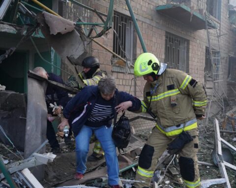 Doden bij Russische aanval op Kyiv, honderden drones ingezet