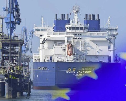 EU mikt op goedkeuring 18e sanctiepakket tegen Rusland ondanks blokkade door Hongarije en Slowakije