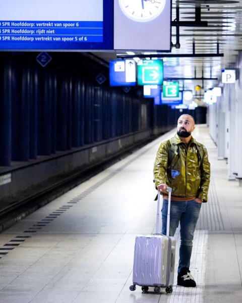 Hele ochtend geen treinverkeer Schiphol door stroomstoring