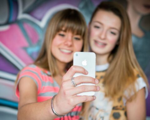 Kabinetsadvies voor kinderen: na schermtijd even in de verte kijken en dan naar buiten
