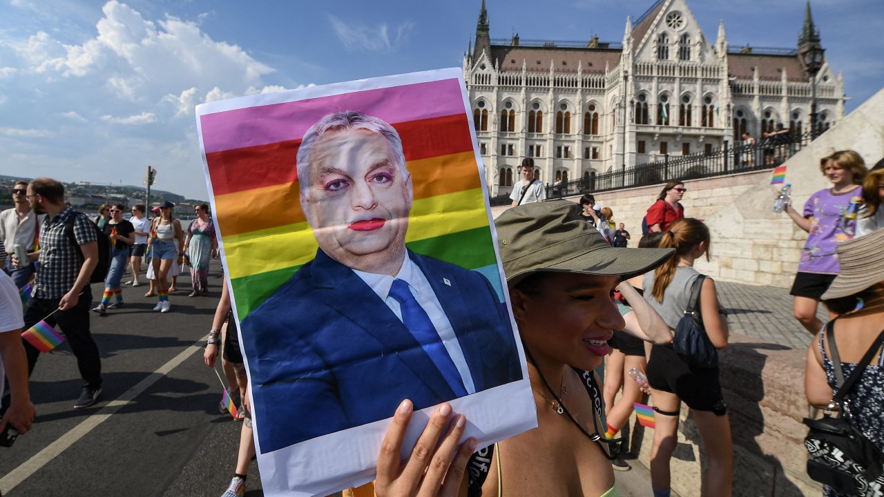 Lhbti+-parade in Boedapest verandert in massaal protest tegen Orbáns beleid