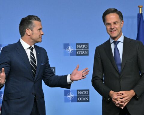 NAVO-ministers in Brussel naderen akkoord over verhoging defensie-uitgaven
