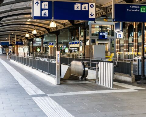 Treinstaking dinsdag gaat door, geen treinen in Noord-Holland en Oost-Nederland