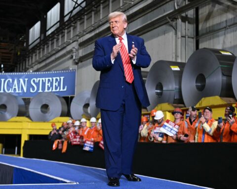 Trump verdubbelt importheffingen op staal en aluminium