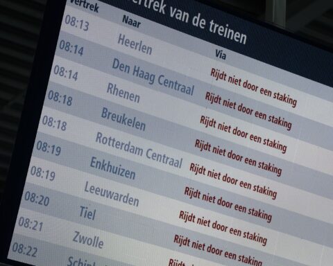 Vakbonden kondigen treinstakingen aan, NS vreest landelijke impact
