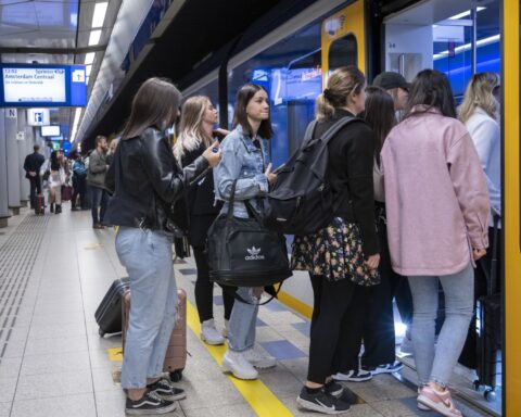 Veel kritiek op afschaffen jongerendagkaart, maar NS blijft bij besluit