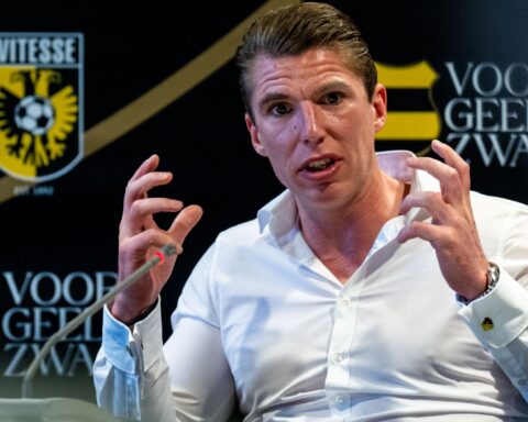 Vitesse bijna terug in Nederlandse handen, licentiecommissie moet overname goedkeuren