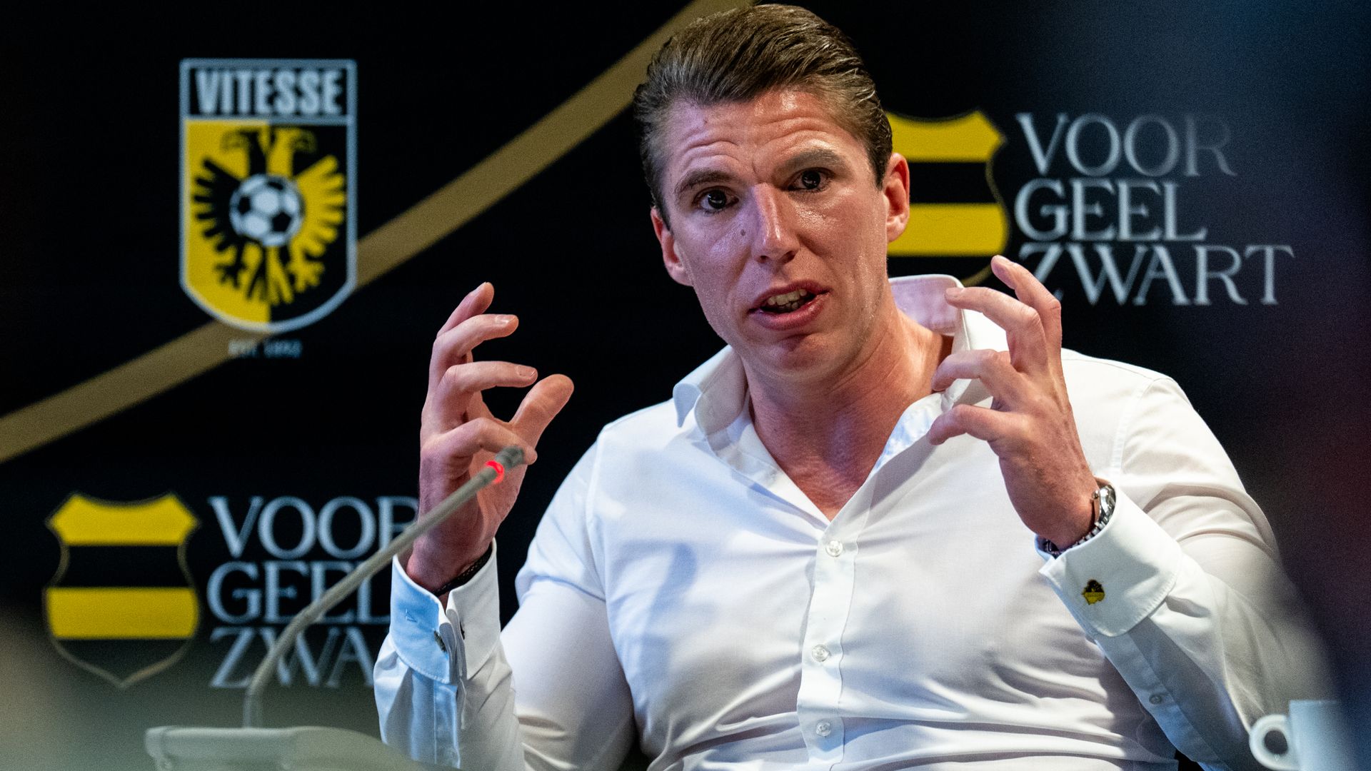 Vitesse bijna terug in Nederlandse handen, licentiecommissie moet overname goedkeuren