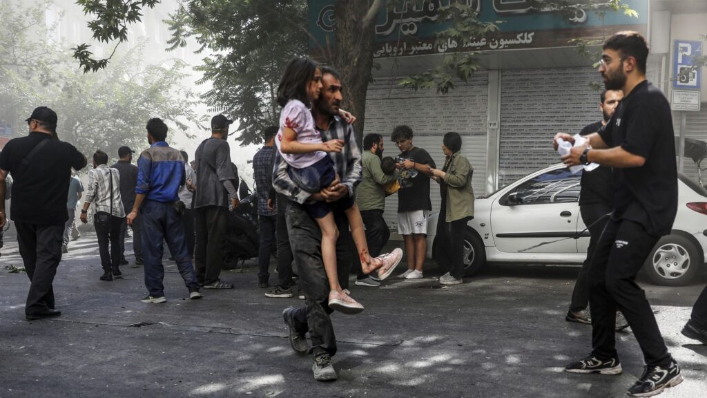 Zorgen om Nederlandse familieleden in Iran: 'Tien uur ondervraagd'