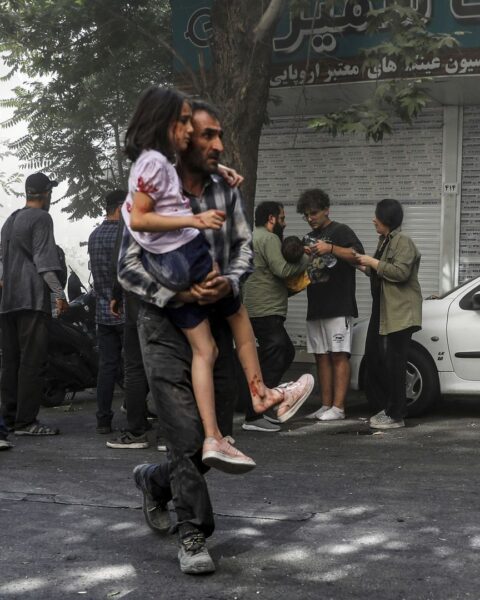 Zorgen om Nederlandse familieleden in Iran: 'Tien uur ondervraagd'