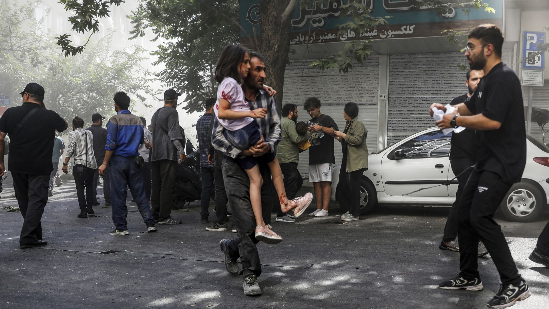 Zorgen om Nederlandse familieleden in Iran: 'Tien uur ondervraagd'
