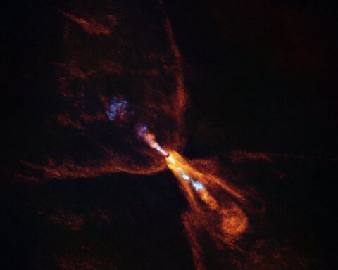 Astronomen maken 'babyfoto' van pasgeboren zonnestelsel